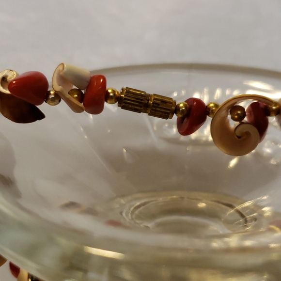 Vintage Shell Bracelet - Picture 2 of 5